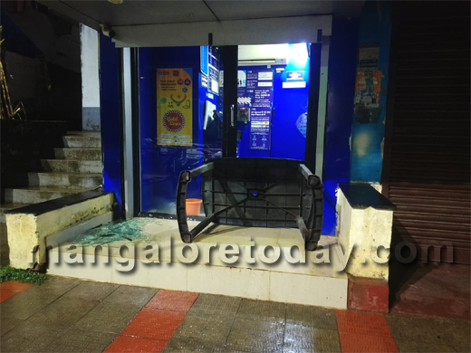Mangaluru: Man dies after collapsing inside ATM booth at Kadri